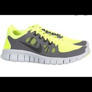 Youth Nike free 5.0 Size 9 in women’s
